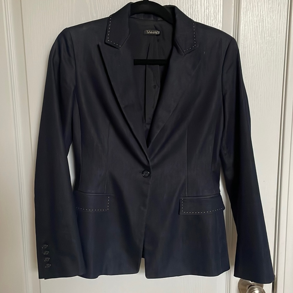 Beautiful Tahari blazer